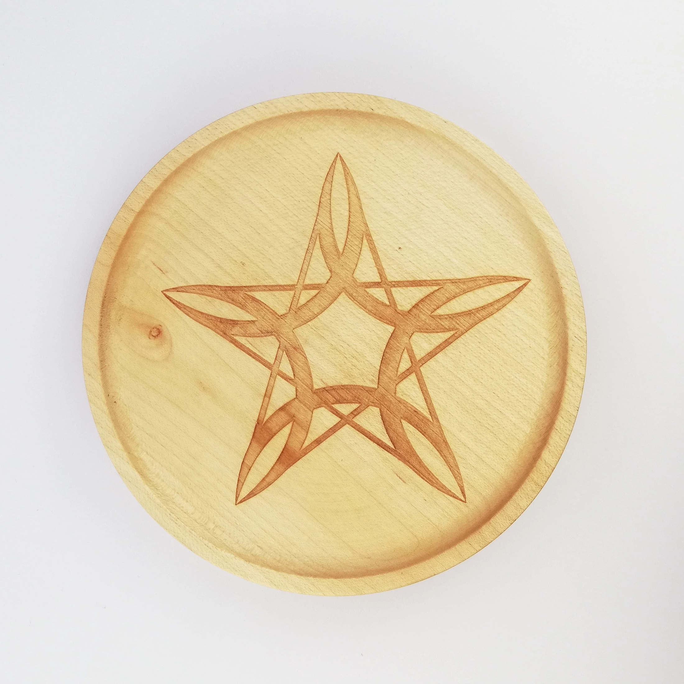 Pentagram on a small plate (16cm/6.3in in diameter), front.