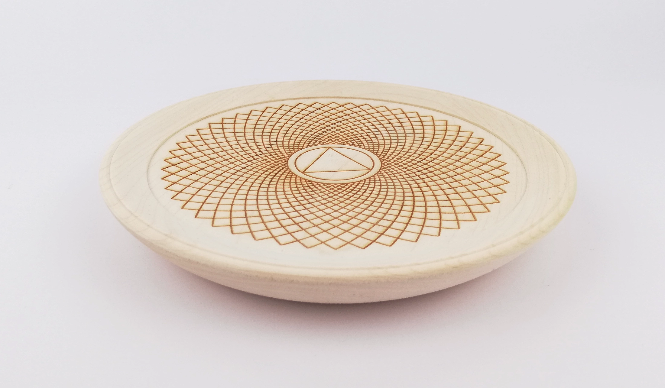 Crown chakra on a small plate (16cm/6.3in in diameter), side.