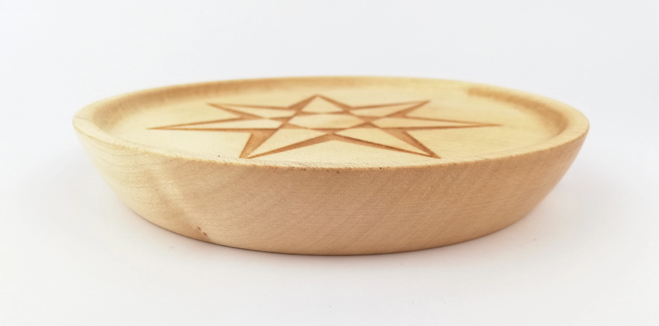 Heptagram on a small plate (16cm/6.3in in diameter), bottom.