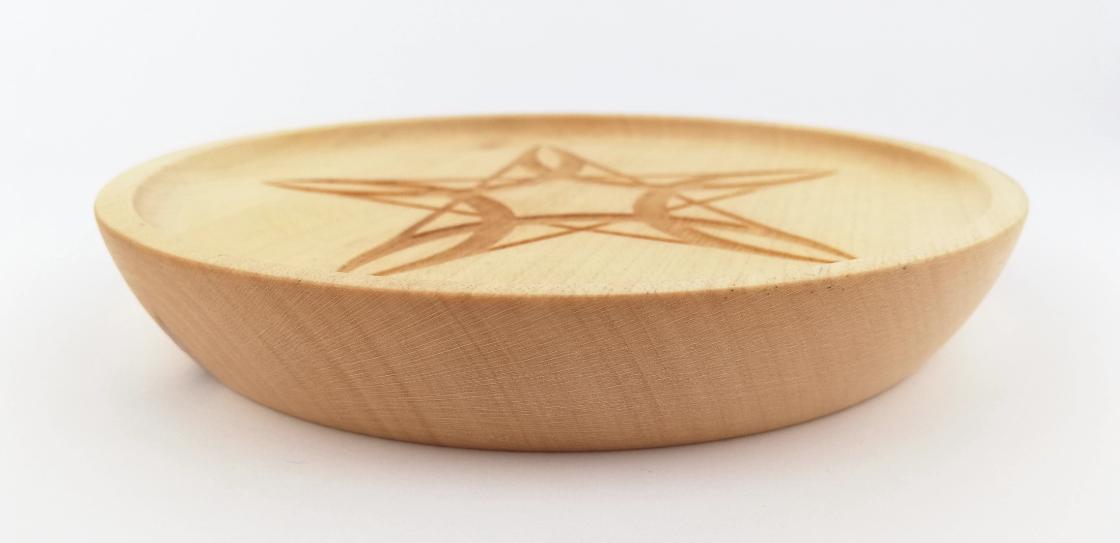 Pentagram on a small plate (16cm/6.3in in diameter), bottom." },